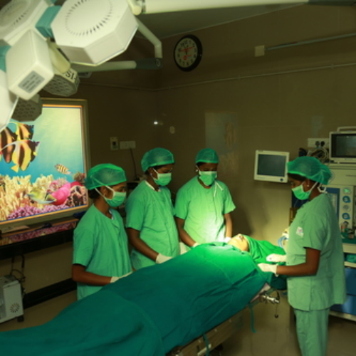 Observation of the patient in operation theatre. @4